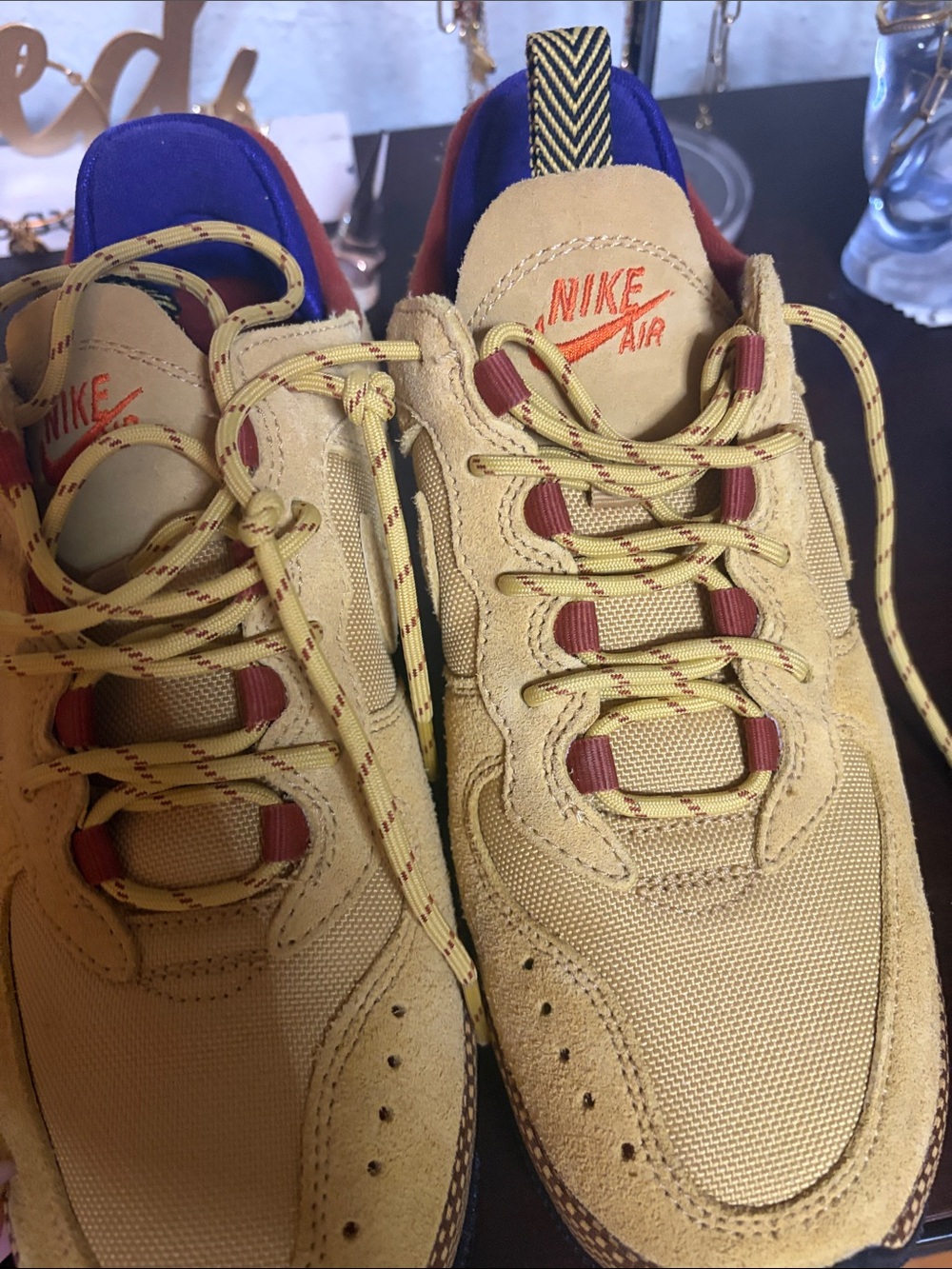 Nike women sneaked / Tan Suede & Textile Sneakers
